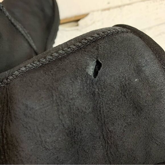 Women's UGG black Classic Short boots - Picture 6 of 9